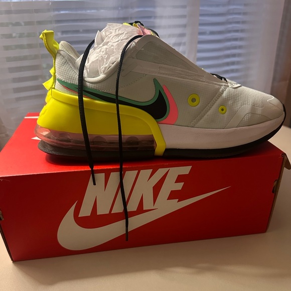 Barely Green/Black-Volt-Sunset Pulse- Size 10 - Picture 5 of 14